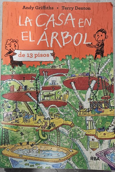La casa en el árbol de 13 pisos